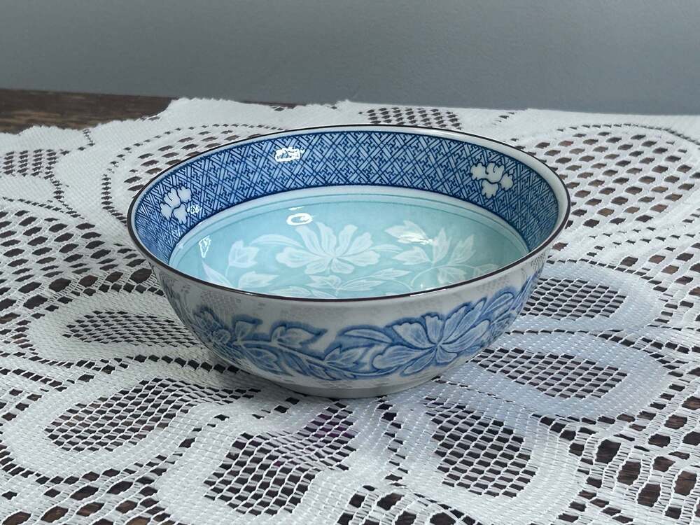 Andrea by Sadek Japanese Porcelain Blue&White Floral Bowl Geometric Rim